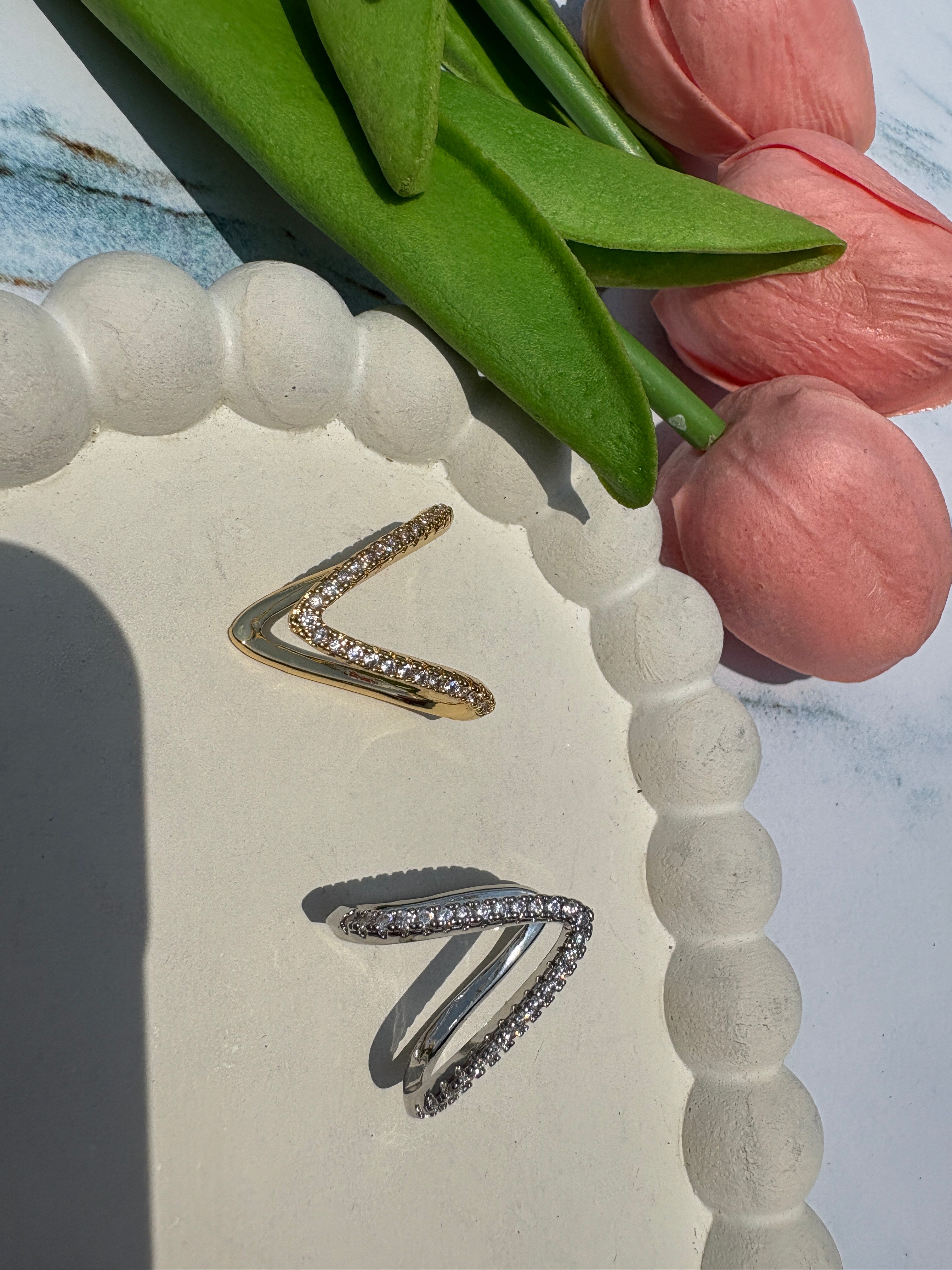 Gorgeous Anti Tarnish V rings