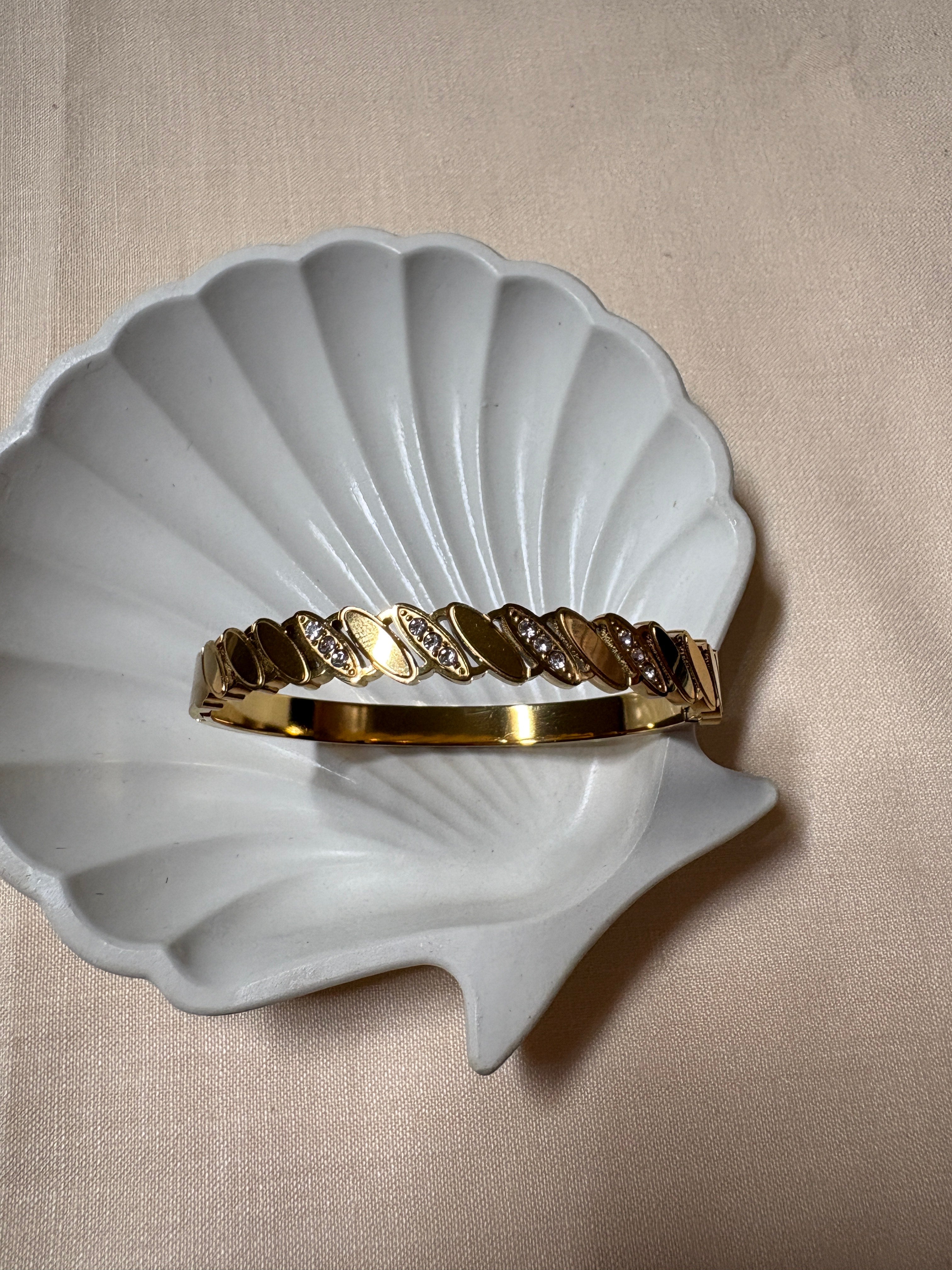 Anti Tarnish Studded Diamond Openable Bracelet